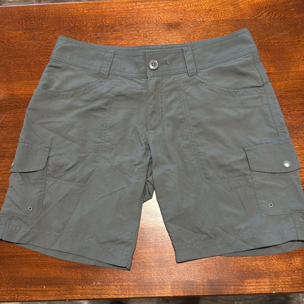 Columbia Omni-Wick Grey Cargo Hiking Shorts size 2